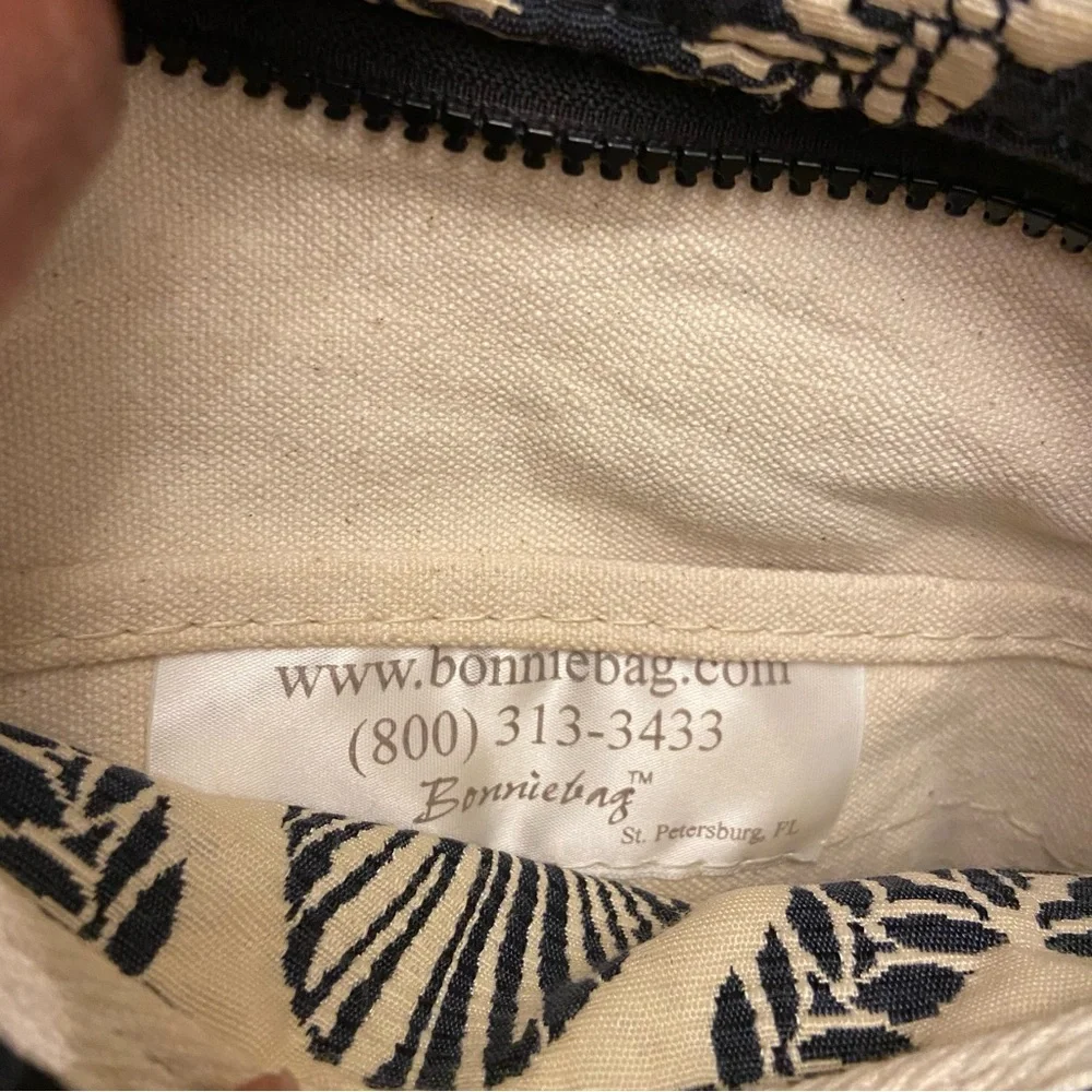 Bonnie Crossbody Nautical Sea Shell Print Blue and White Bag. - Picture 3 of 5